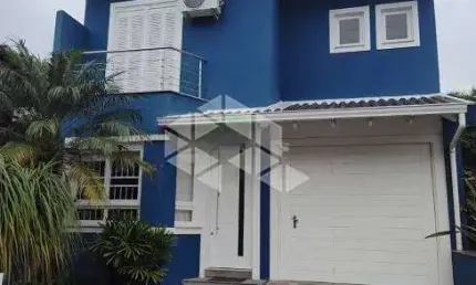 Casa de Condomínio com 3 Quartos e 2 banheiros à Venda.