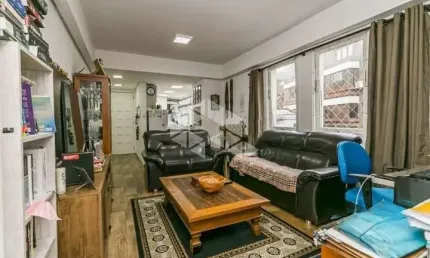 Apartamento de 2 dormitórios com vaga no Petrópolis