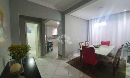 Casa com 03 dormitórios e 3 banheiros à Venda, 205 m²