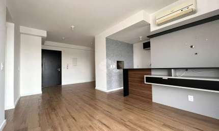 Apartamento a venda de 2 dormitórios no bairro Cidade Baixa, 2 vagas garagem