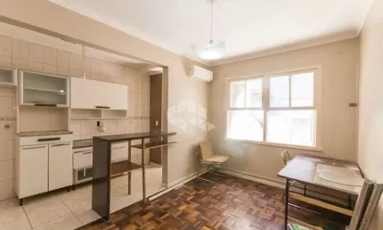 Apartamento de 1 dormitório com churrasqueira e pátio no Menino Deus !