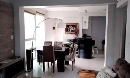 Excelente apartamento garden 2 dormitórios, sendo 1 suíte no bairro Menino Deus. 121 m2