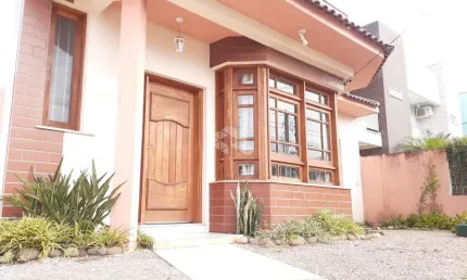 Casa com 5 quartos à venda na Rua Eroni Soares Machado, 104, Hípica, Porto Alegre