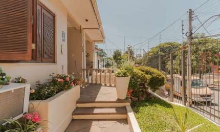 CASA RESIDENCIAL COM 5 DORMITÓRIOS, NA VILA IPIRANGA!