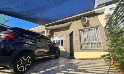 Casa térrea com 03 dormitórios com suite na zona sul Porto Alegre