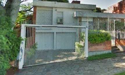 CASA 3 DORMITÓRIOS, SUÍTE, 4 VAGAS, COM PISCINA MENINO DEUS