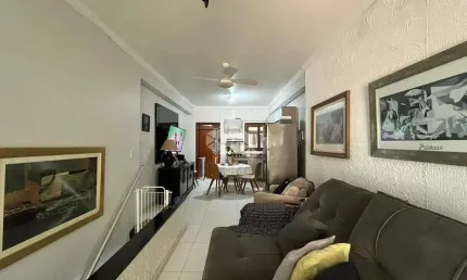 Casa de 2 pavimentos, de 2 dormitórios, garagem coberta a venda no menino deus