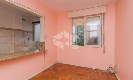 Apartamento com 2 dormitórios e 1 vaga de garagem em ótima localização.