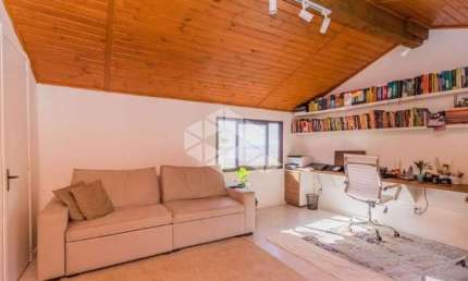 baixo de preço !! Casa em condomínio com 03 dormitorios, sendo 2 suítes,03 banheiros, churrasqueira, pátio e garagem