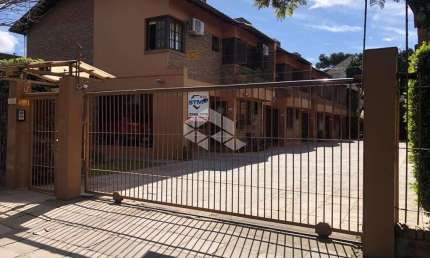 Casa em condomínio com 3 dormitórios/quartos sendo um suíte  e duas vagas/box