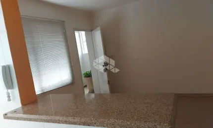 Apartamento de 01 dormitório bem iluminado e desocupado na Cidade Baixa