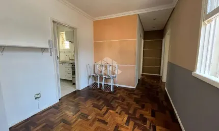 Apartamento de 03 dormitórios no bairro Santo Antônio com uma vaga de estacionamento.