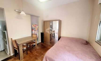Studio / JK totalmente mobiliado e entre os bairros Azenha e Cidade Baixa.