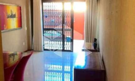 Apartamento diferenciado à venda no bairro Menino Deus.