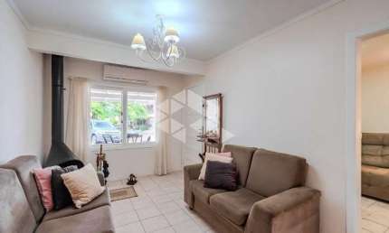 Casa em condomínio no bairro Ipanema, com 3 dormitórios, lareira