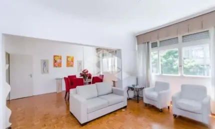 Apartamento de 03 dormitórios, 02 sacadas entre os bairros independência e bom fim.