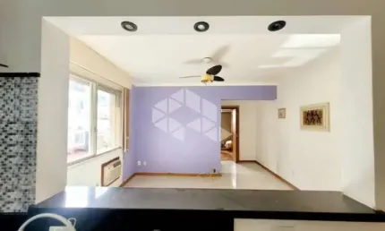 Apartamento no centro histórico com 01 dormitório e garagem.