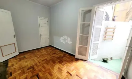 Baixou o valor !! apartamento de  um (01) dormitório (garden) com 02 pátios privativos.