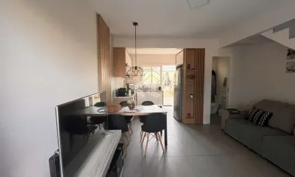 CASA  à venda nos ingleses, próximo da praia, com dois dormitórios e duas garagens