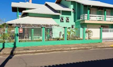 Casa à venda com 5 dormitórios em Capão Novo à 400m da praia