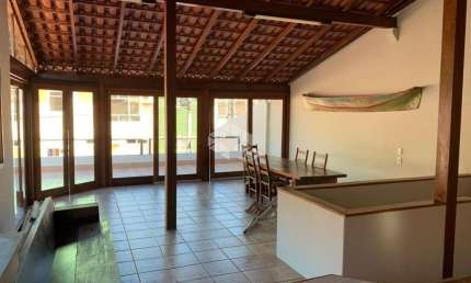 Casa à Venda em Florianópolis com 5 dormitórios e Escritura Pública