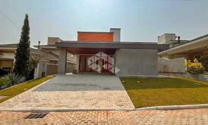 Casa a venda em Condomínio Fechado em Cachoeira do Bom Jesus, com 4 suítes