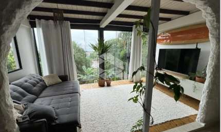 Casa  à Venda com Vista para o Mar em Florianópolis!
