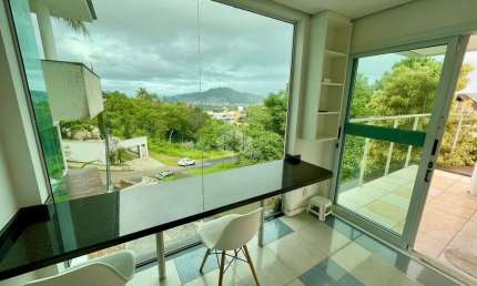 CASA DE  ALTO PADRÃO  À VENDA NO JOÃO PAULO EM FLORIANÓPOLIS COM VISTA PANORÂMICA PARA O MAR