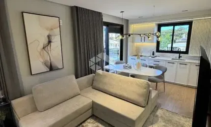 Apartamento duplex, 2 suítes à venda a 100 metros da praia de jurerê.