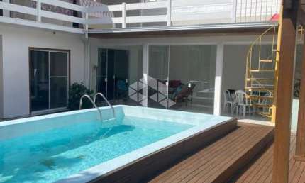Casa à venda  poucos metros da Praia de Canasvieiras
