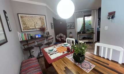 Casa à venda próxima à UFSC com 3 dormitórios (2 suítes) e área de lazer completa