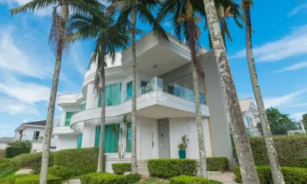 Casa á venda com 5 suítes  vista mar em jurerê iinternacional