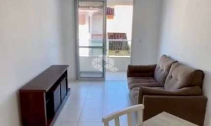 Apartamento à Venda em Canasvieiras - 2 Dormitórios (1 Suíte) | Condomínio Clube Completo