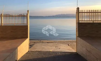 Casa pé na areia à venda em sambaqui - florianópolis