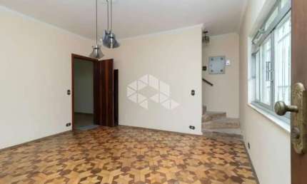 Casa Sobrado á Venda 170m²  3 Dormitórios C/01 Suíte C/04 Vagas Água Rasa.