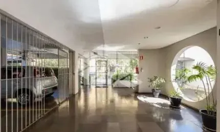Apartamento a uma quadra do parque farroupilha de porto alegre 3 dormitórios / quartos mais vagaquartos mais vaga           /quartos mais vaga
