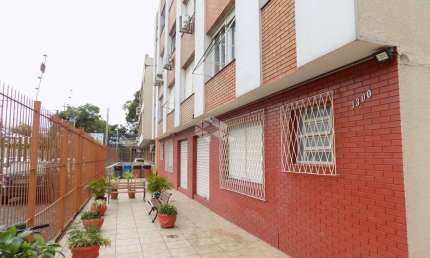 Apartamento JK à venda na Avenida Ipiranga no bairro Azenha em Porto Alegre  RS