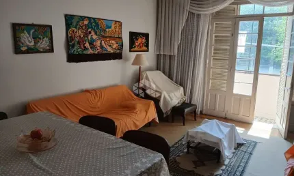 Apartamento à venda na Rua Ramiro Barcelos, área privativa de 73 m2, com peças amplas, 2 dormitórios/quartos Bairro Rio Branco