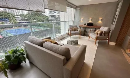 A venda apartamento mobiliado no Santo Amaro com 189 m², 4 dormitórios sendo 2 suites e 3 vagas