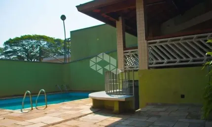 Sobrado à venda COM PISCINA, 412m² com 4 suítes e 8 vagas no Campo Belo, próximo ao metrô