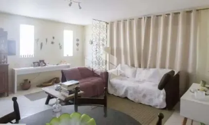 Sobrado à venda de 110m² com 3 dormitórios e 2 vagas no Campo Belo, próximo ao metrô
