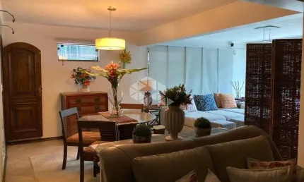 Sobrado à venda no Brooklin - 249m² com 2 suítes e 4 vagas de garagem