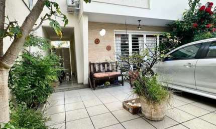 VENDA Casa de vila de 140m² com 3 dormitórios sendo 2 suítes e 2 vagas na Vila Cordeiro