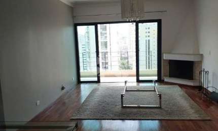 VENDA Apartamento de 132m² com 3 dormitórios e 2 vagas em Moema, próximo do metrô