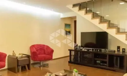 Sobrado à venda de 180m² com 3 dormitórios (2 suítes) e 2 vagas no planalto paulista, próximo de vias de acesso