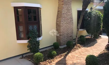 Casa Térrea à venda na Granja Julieta com 4 dormitórios sendo 4 suítes, lavabo, ar condicionado, jardim, 4 vagas,