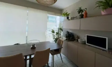 Apartamento à venda na vila olímpia com 72m², 2 dormitórios sendo 1 suíte e 1 vaga de garagem.  o imóvel conta com sala para 2 ambientes com ar-condi