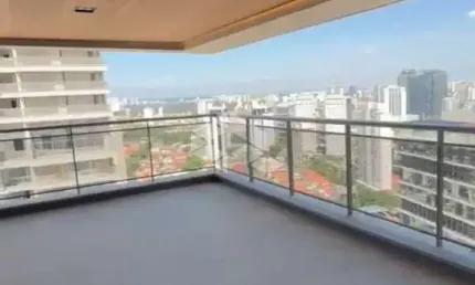 Apartamento à venda com 167m² de área privativa, 4 dormitórios sendo 3 suítes e 3 vagas de garagem.