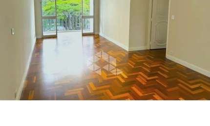 Apartamento à venda no Jardim das Acácias com 122m², 3 dormitórios (sendo 1 suíte) e 1 vaga de garagem.