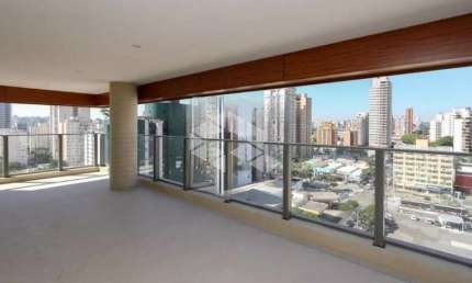 Apartamento à venda no Brooklin com 232m², 4 suítes, varanda gourmet e 3 vagas de garagem.
